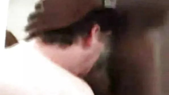 Докато приятелката й тичаше към bezplatno porno klipove магазина, тя успя да засмуче брат си!.