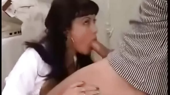 Шефът на Алисън Ейвъри porno video klipove извика служител и я принуди да яде путка.