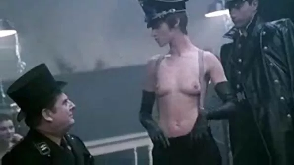 Този треньор чука клиенти в domashni porno klipove устата в буквалния и преносен смисъл на думата.