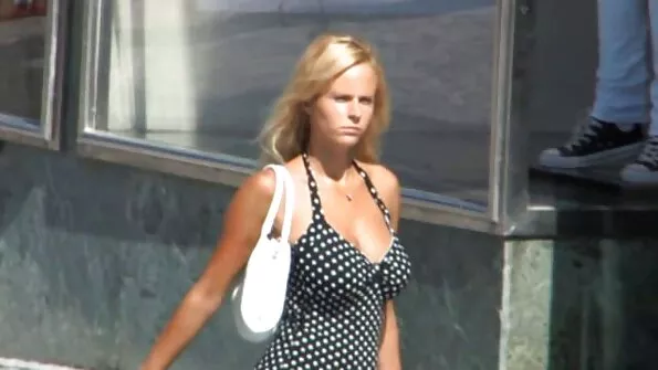 Мазното дупе на Адриана Чечик отново е sex porno klipove на работа.