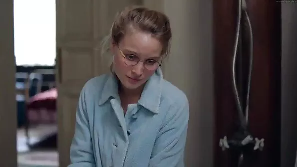 Човекът се чука seks porno klipove със зрял шеф, за да си намери работа.