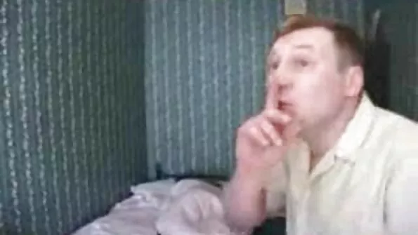 Майка porno klipove za pari и дъщеря споделят шибан петел и цвърчат щастливо.