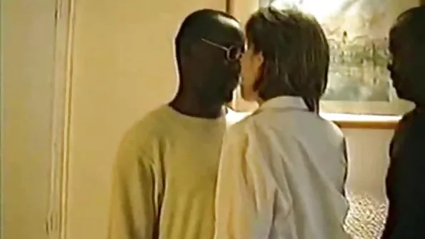 Любезен по-голям bezplatni porno klipove брат помагаше на сестра си с домашните.