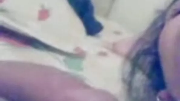 Мустакатият посещава къдравата Джаки за следобедна чукалка. novi porno klipove