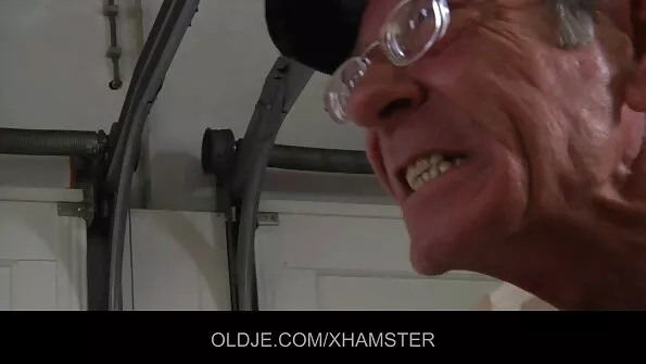 Накрая каза на момичето трите porno klipove za pari основни думи 