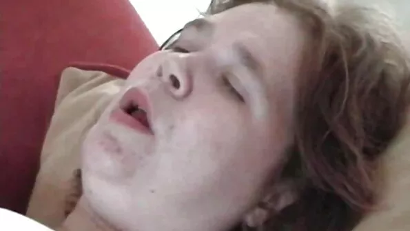 Нервната porno sex klipove блондинка беше успокоена само от член.