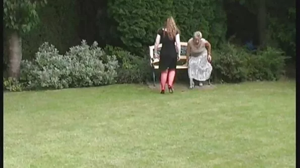 Този член е толкова дълъг и дебел, но porno video klipove дори и той е твърде малък за дупето й!.