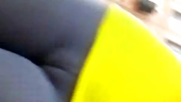 Плешивият масажист намаза путка с масло klipove s porno и започна .