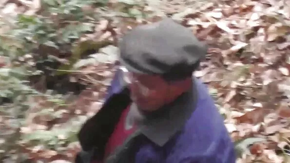 Гладни приятелки изцеждат porno klipove hd сока от сивокос любовник.