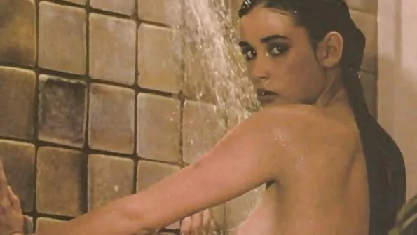 Черна жена срещна чешкия analni porno klipove колбас Анджело Годшак и все още ходи под впечатлението.