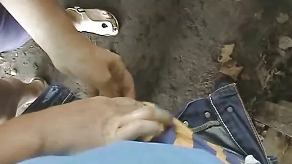 Лесна измама в сауната, докато porno i seks klipove приятелката дреме.