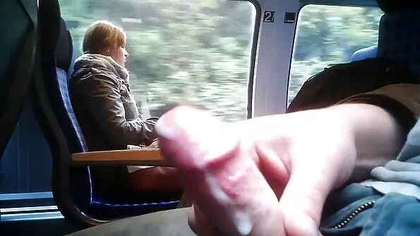 Съпругът и съпругата бяха бесни от мазнини porno klipove onlain и повикаха друга жена в леглото.