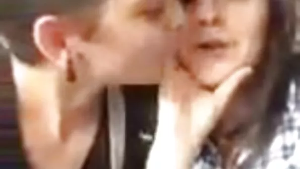 Черна жена срещна перверзен маниак и я принуди да се чука porno i sex klipove .