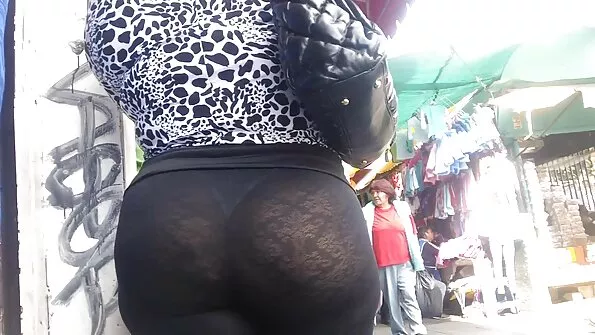 Хипнотичното дупе на Алета porno i sex klipove прелъсти момчето.