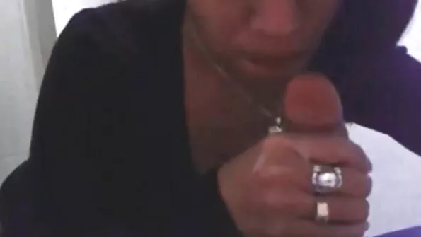 Брат разкъса сестра си в путка, когато тя besplatni seks klipove ходеше в съня си .