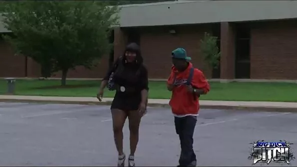 Латиноамериканката Кели Оливейра винаги е готова да porno klipove s lelki помогне на скучаещите момчета!.