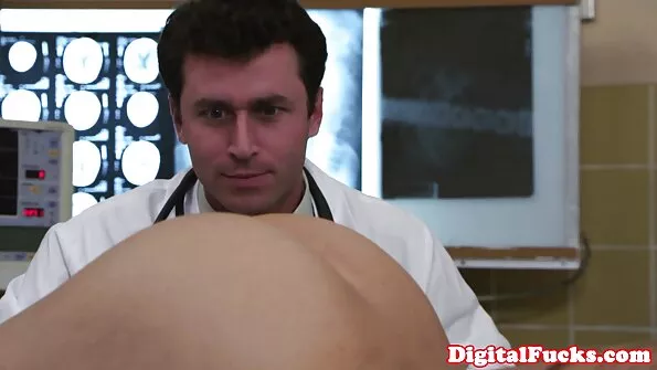 Доведен брат утешава Елза nai novite bg porno klipove Джийн с голям дебел член.